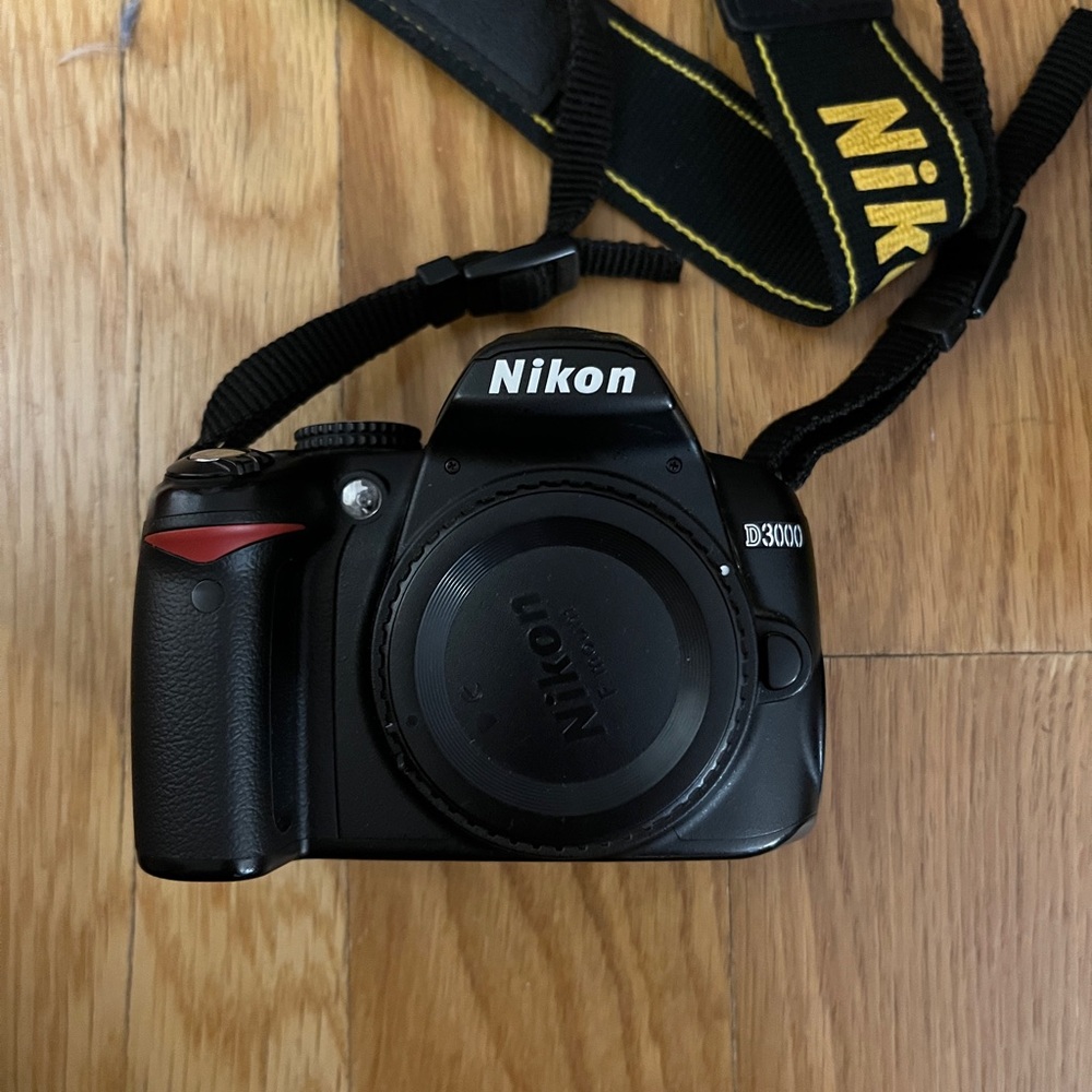 Nikon D3000 camera kit